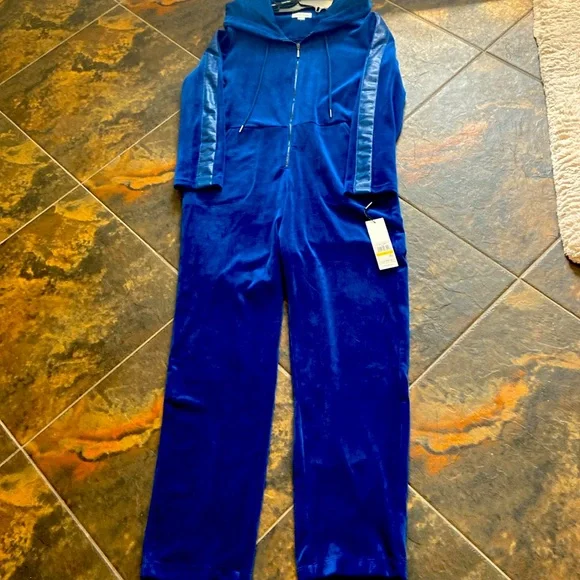 NWT Calvin Klein stylish, Velour Hooded Jumpsuit! - Picture 3 of 8